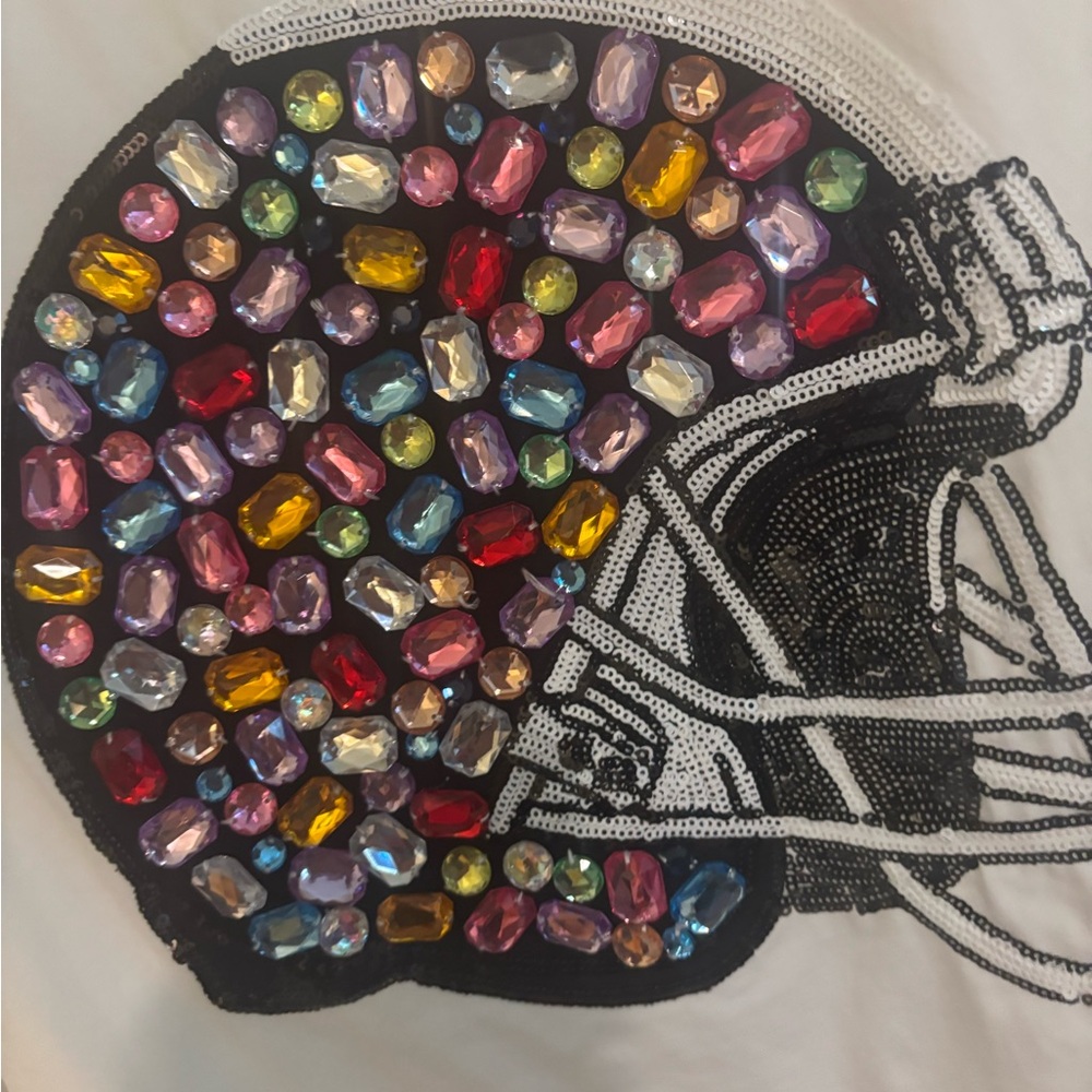 QUEEN OF SPARKLES White Tee with Colorful Jewel Helmet Design NWT SIZE XL - Picture 2 of 6